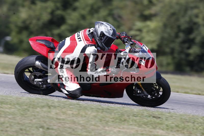 Archiv-2025/49 26.08.2025 Cornu Master School ADR/rot-rouge/27